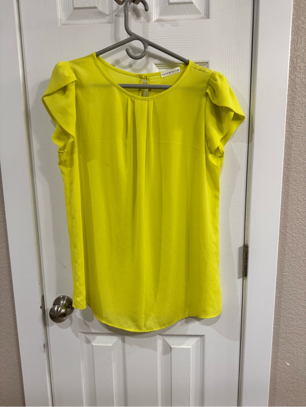 Sleeveless Cap-Sleeve Yellow Pleated Blouse